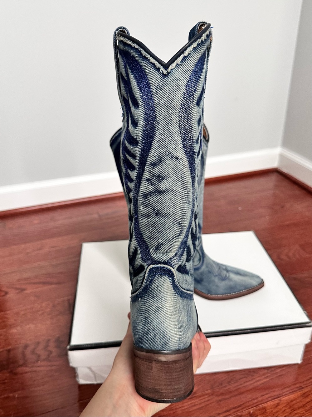 NEW Steve Madden Albany Denim Fab Embroidered Western Cowboy Boots Acid Wash - Picture 5 of 12